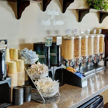 Lakeview Inns & Suites - بحيرة سليف المظهر الخارجي الصورة