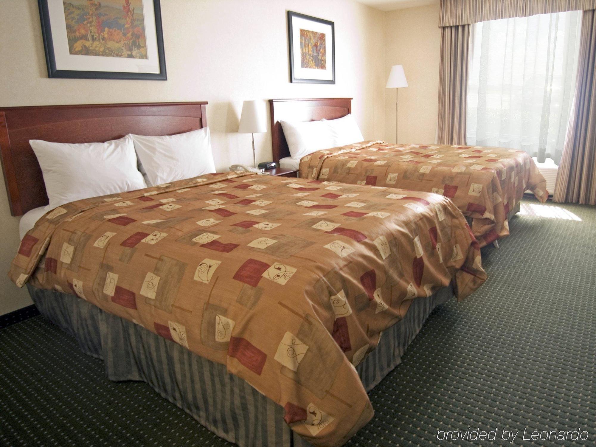 Lakeview Inns & Suites - بحيرة سليف الغرفة الصورة