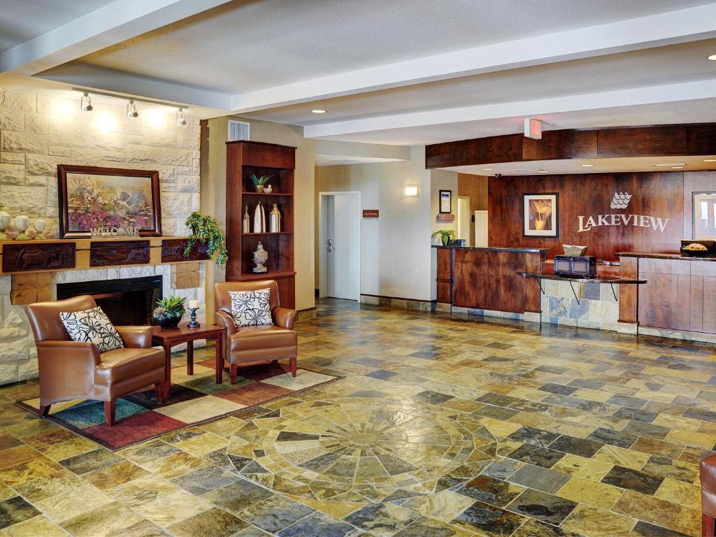 Lakeview Inns & Suites - بحيرة سليف المظهر الخارجي الصورة