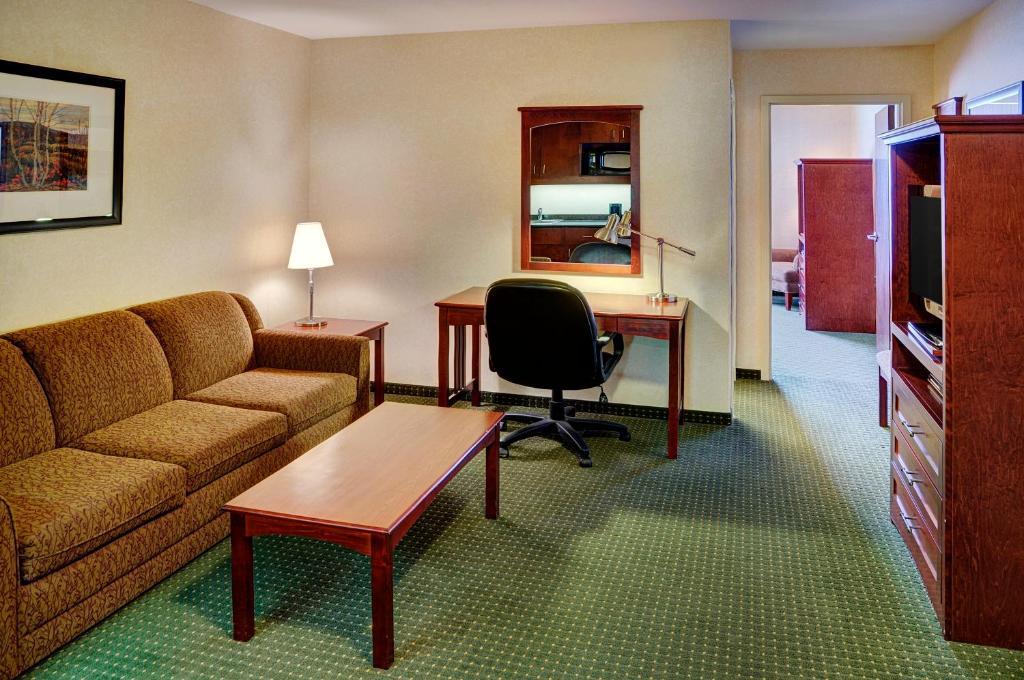 Lakeview Inns & Suites - بحيرة سليف المظهر الخارجي الصورة