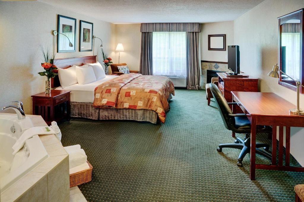 Lakeview Inns & Suites - بحيرة سليف المظهر الخارجي الصورة